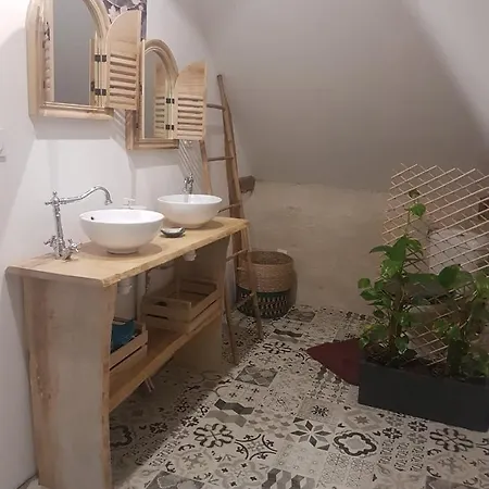 Du Moulin De Barutel: Cozy Couple's Retreat With Guest house